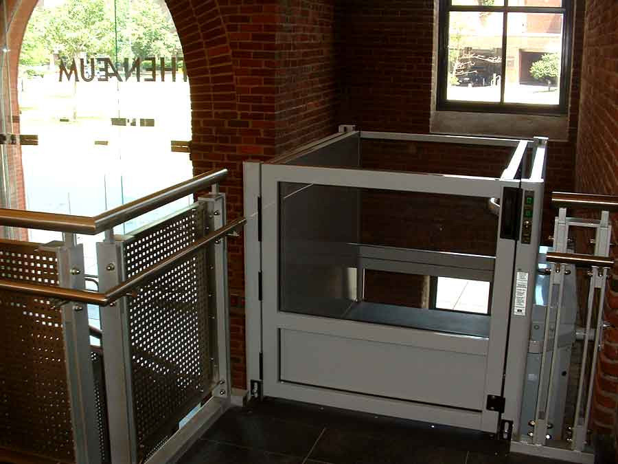 Garaventa Lift <B>Genesis Vertical Lift</B>