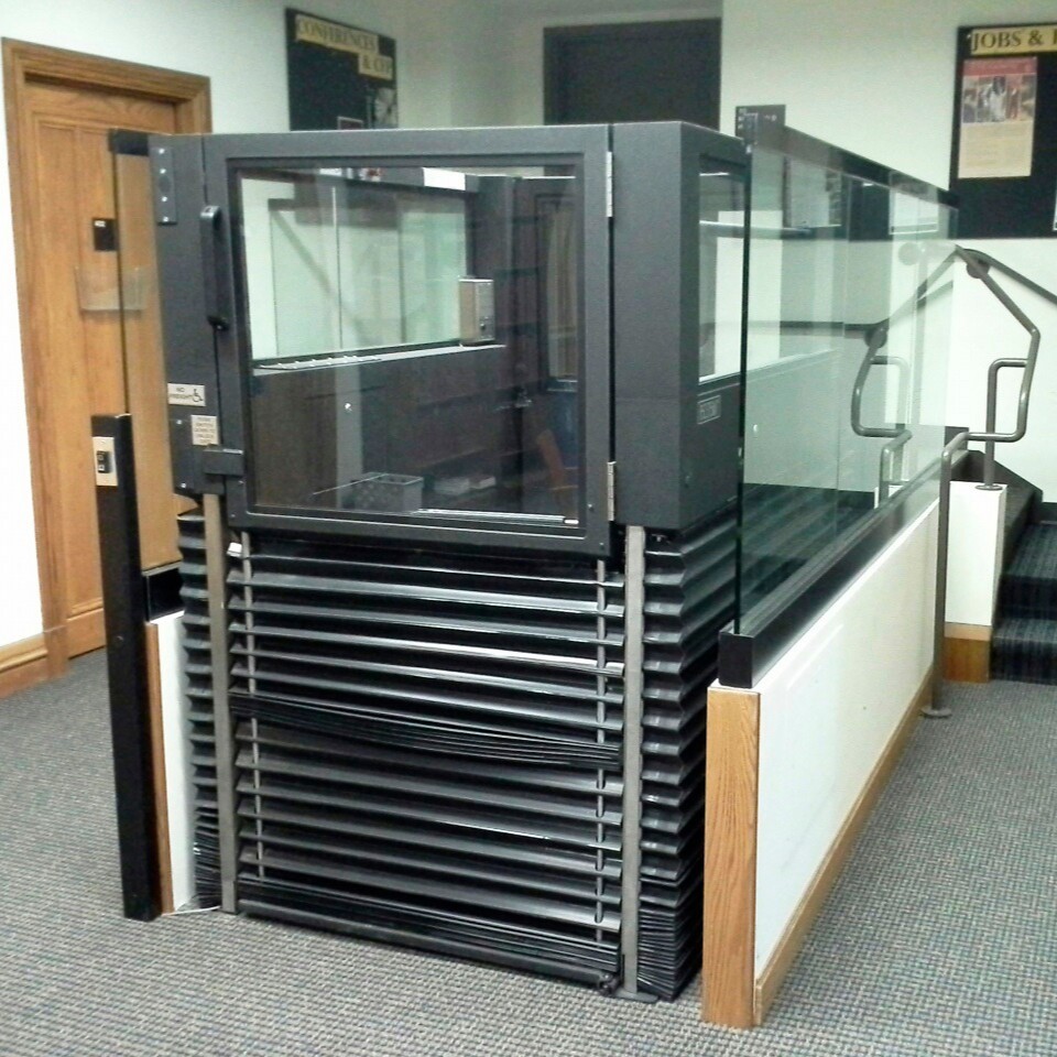 Virtuoso 5460 - Mid-Range Vertical Platform Lift