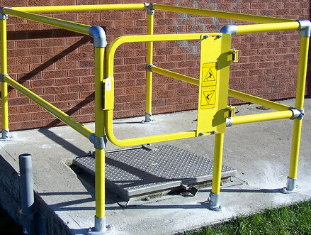 GuardDog Self-Closing Safety Gate - BLUEWATER